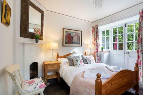 Dursley Chateau Sleeps 19 Wifi