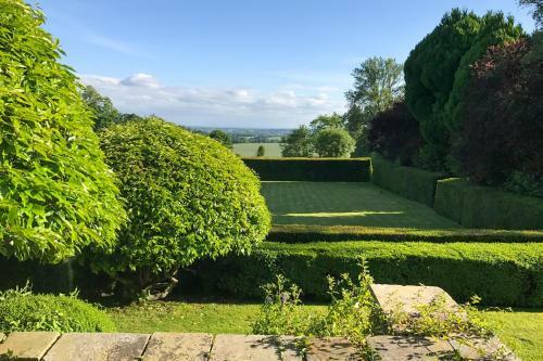 Dursley Chateau Sleeps 19 Wifi