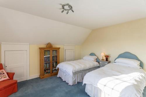 Hurst Green Chateau Sleeps 15 Pool Wifi