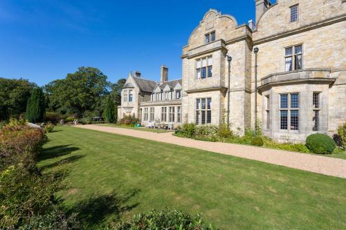 Hurst Green Chateau Sleeps 15 Pool Wifi