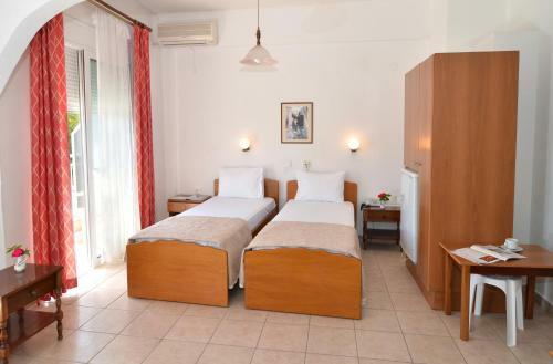 Triada Hotel