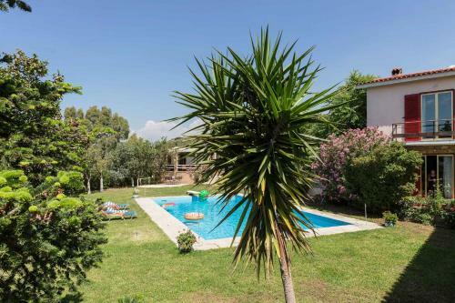 Luxurious Garden Pool Villa