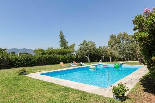 Luxurious Garden Pool Villa