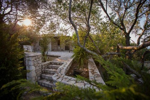 Nereidi Pool Villas