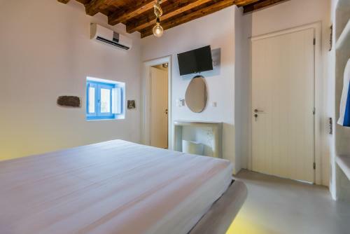 Plaka Suites