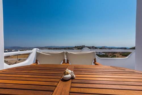 Plaka Suites
