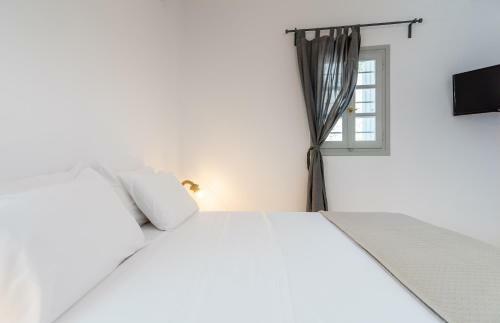 Plaka Suites