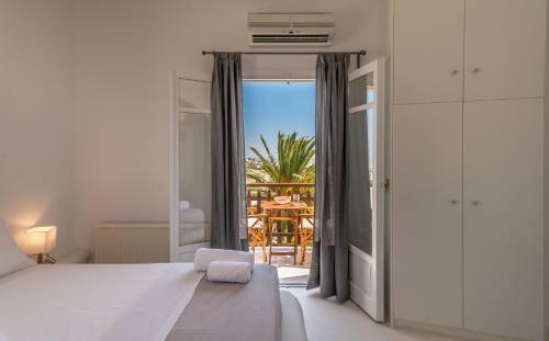 Plaka Suites