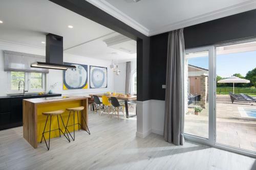 Villa Green Frame