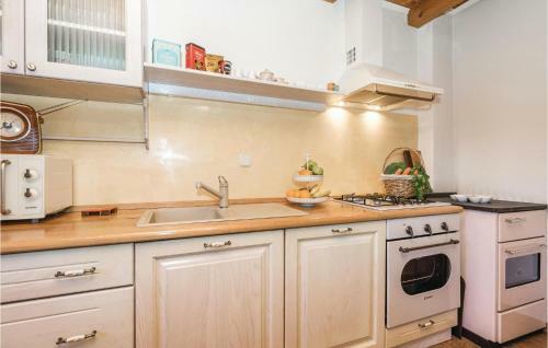 Two-bedroom Holiday Home In Bosiljevo