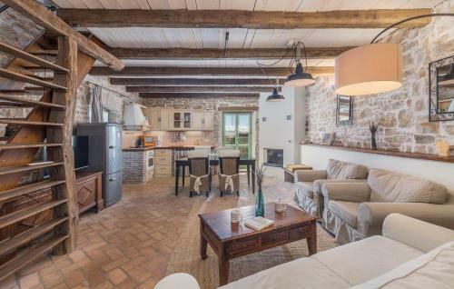 Charming Stone Villa Pakich With Private Pool