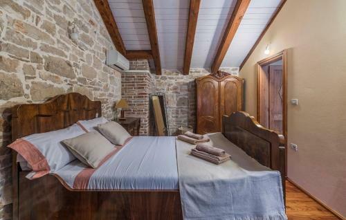 Charming Stone Villa Pakich With Private Pool