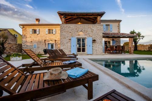 Exclusive Villa Tomani With Private Pool
