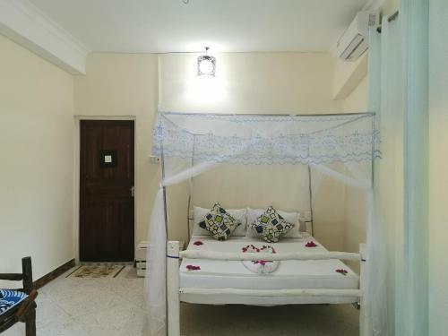Hostal Bwejuu Beach Palm Villa