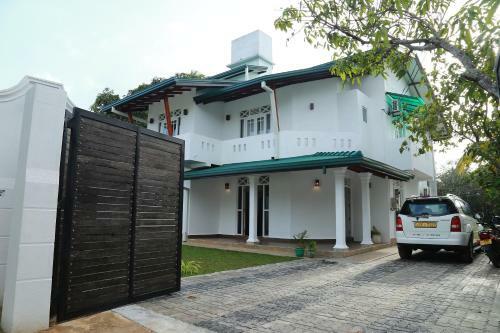 Hikka Nature Villa