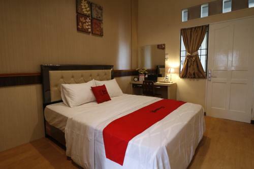 Hostal Reddoorz Plus Near Universitas Sumatera Utara