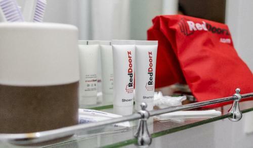 Hostal Reddoorz Plus Near Universitas Sumatera Utara