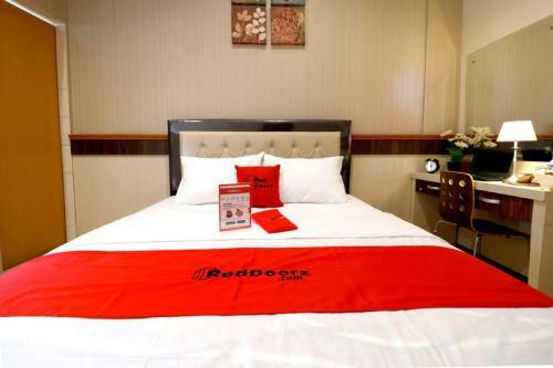 Hostal Reddoorz Plus Near Universitas Sumatera Utara