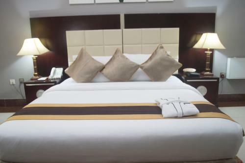 Hotel Grandbee Suites