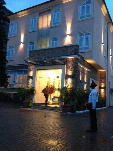 Hotel Grandbee Suites