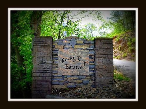 Rocky Top Rendez Cabin