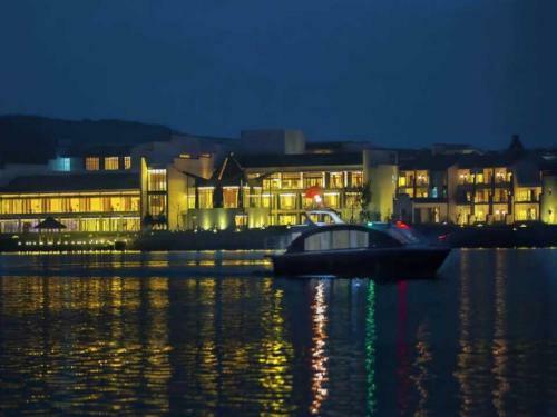 Hotel Jinling Resort Tianquan Lake
