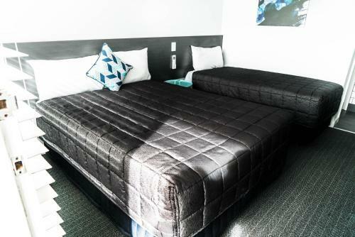 Twin Willows Hotel
