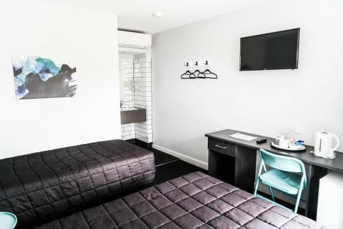 Twin Willows Hotel