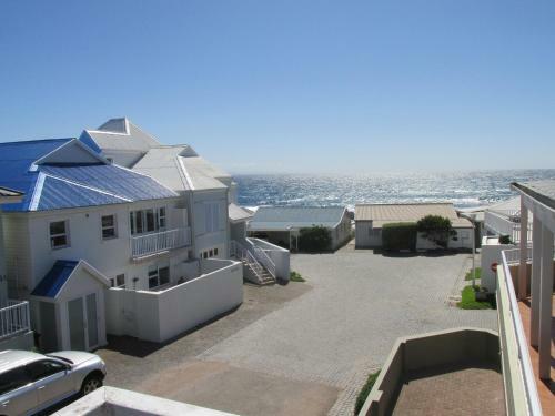 Point Village Accommodation - Hennie Top
