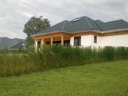 The Crested Crane Bwindi Hotel