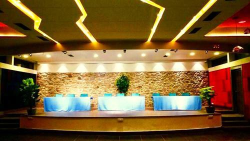 Hotel Hummingbird Resort