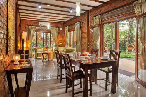 Jambuluwuk Convention Hall & Resort Puncak