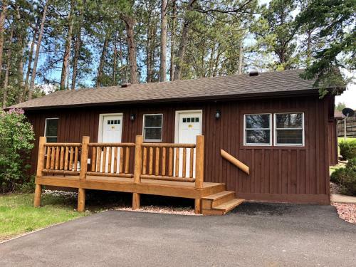 Rockerville Lodge & Cabins