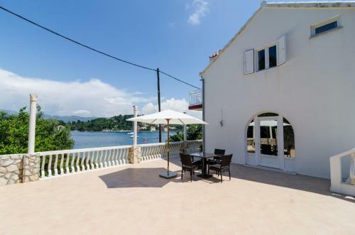 Hostal Holiday Home Macus