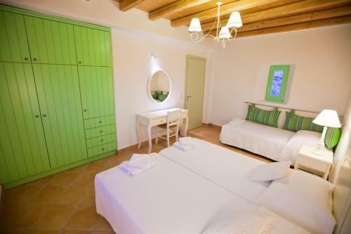 Naoussa Bay Villas
