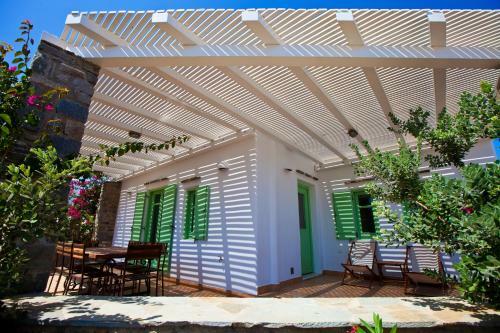 Naoussa Bay Villas