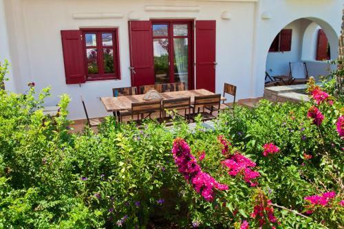 Naoussa Bay Villas