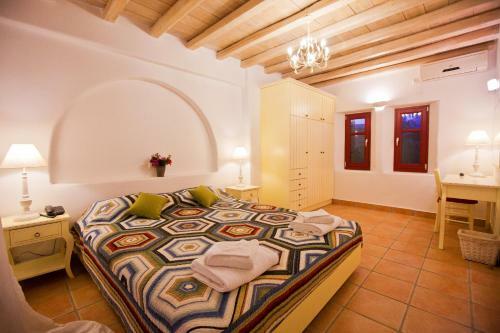 Naoussa Bay Villas