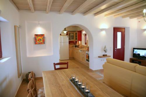 Naoussa Bay Villas