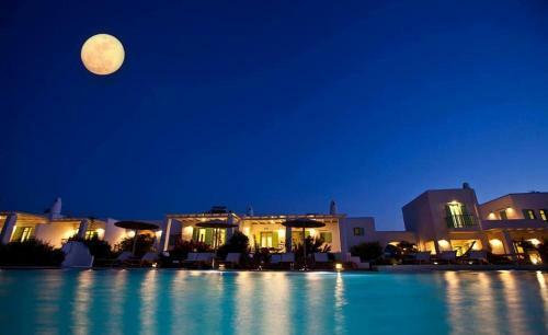 Naoussa Bay Villas