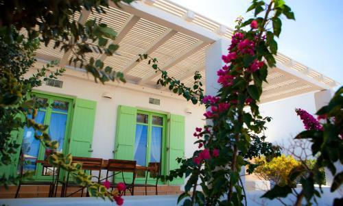 Naoussa Bay Villas