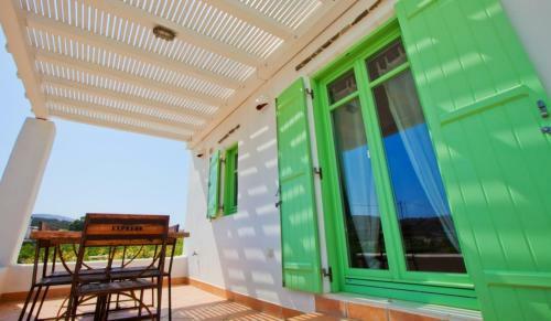Naoussa Bay Villas