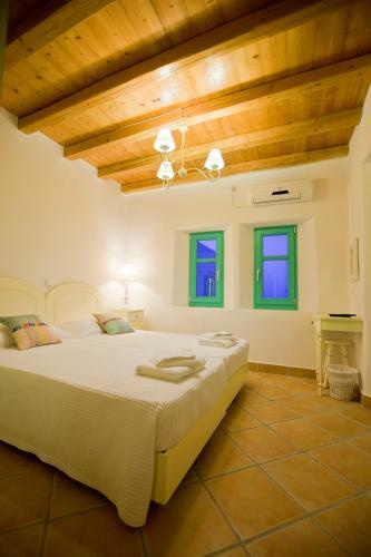 Naoussa Bay Villas