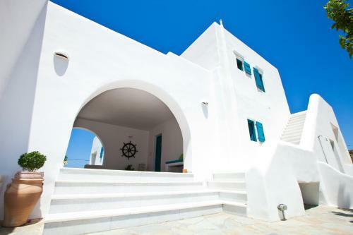 Naoussa Bay Villas