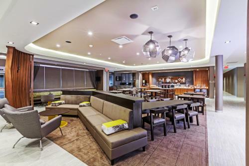 Hotel Springhill Suites By Marriott Tulsa At Tulsa Hills