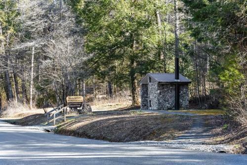 Rich Mountain Bungalow