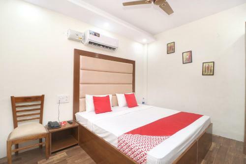 Oyo 16462 Hotel Fb