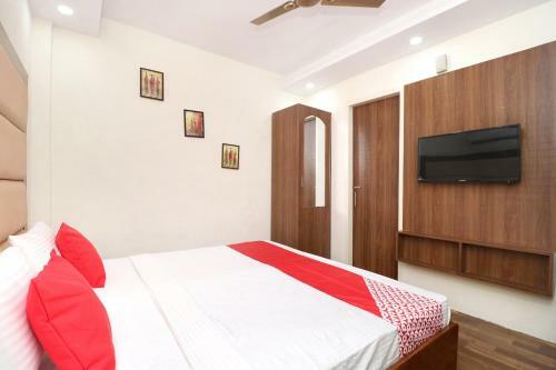 Oyo 16462 Hotel Fb