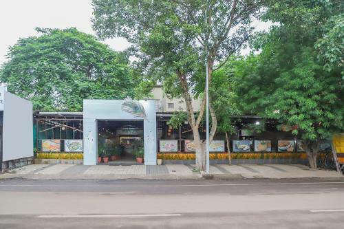 Oyo 15847 Hotel Mathura Lodging