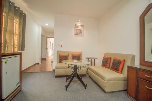 Hotel Oyo 12327 The Mapple